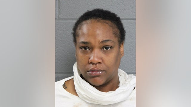 Chicago woman charged in triple stabbing