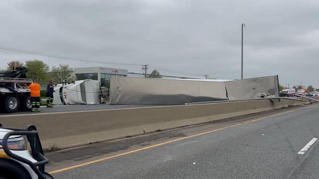 Semi carrying beer overturns, stops traffic on I-55 in Bolingbrook