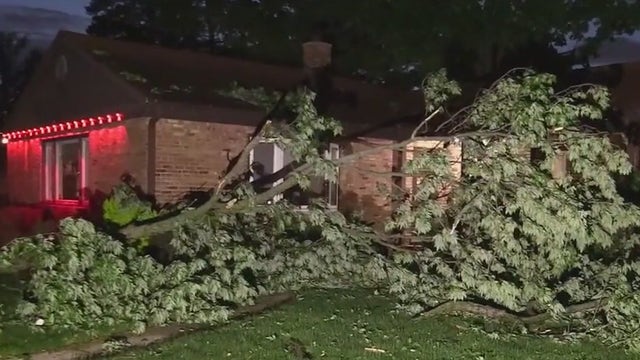 Chicago storm cleanup: Over 40K without power after destructive winds, hail