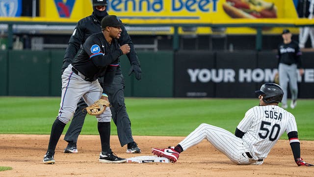 Wagaman breaks tie in 8th with 2-run triple to lift Marlins over White Sox 3-1