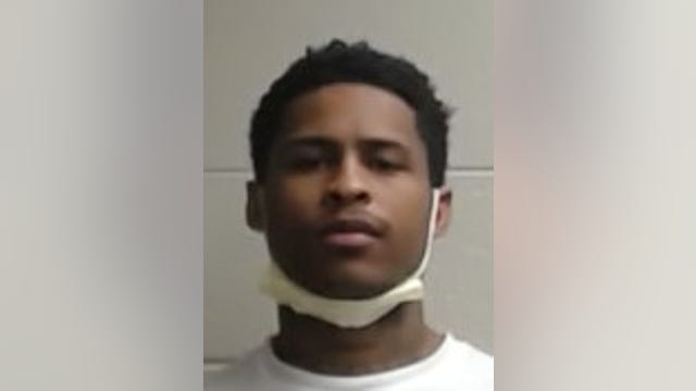 Chicago man accused in armed robbery of mail carrier released ahead of trial: officials