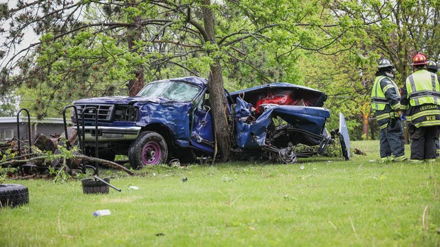 Woodstock fatal crash: Truck hits tree, investigation underway