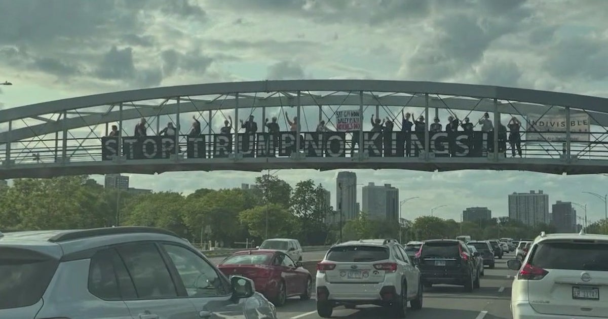 Protesters rally in Chicago against ICE raids, call out alleged CPD ...