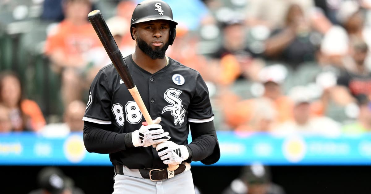 Chicago White Sox trade CF Luis Robert Jr. to the Mets for 2