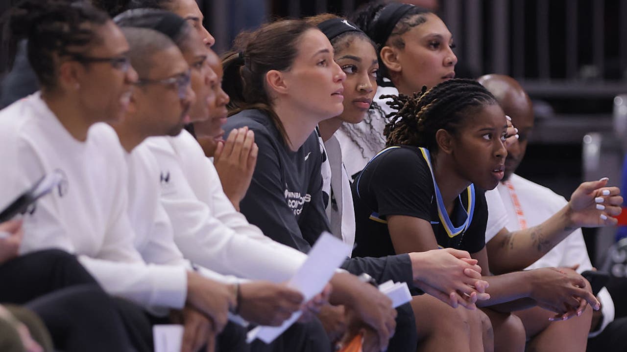 Chicago Sky Lose Courtney Vandersloot to Torn ACL in Historic United Center Defeat