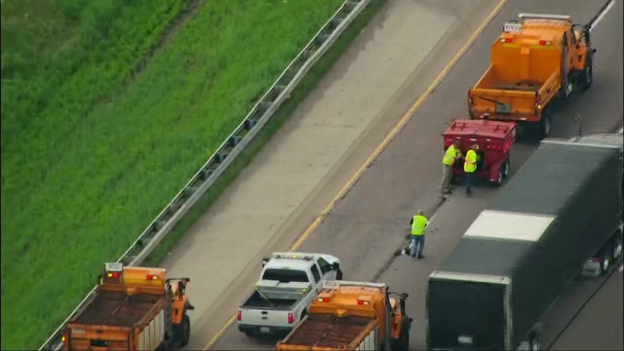Large Pothole Shuts Two Lanes, Damages 15 Cars on I-294 Tri-State Tollway