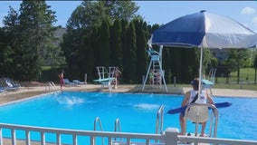 Chicago area families flock to pools to beat extreme heat
