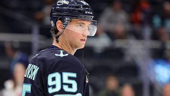 Chicago Blackhawks acquire Andre Burakovsky from Kraken for Joe Veleno