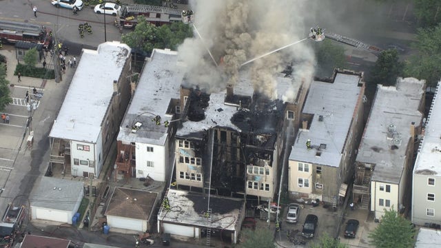Massive apartment building blaze on Northwest Side leaves several residents displaced: officials