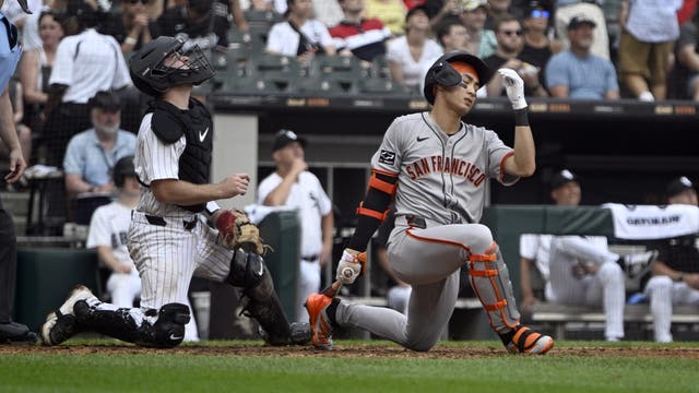 White Sox rally for 4 runs in seventh to beat Giants 5-2 and keep Verlander winless