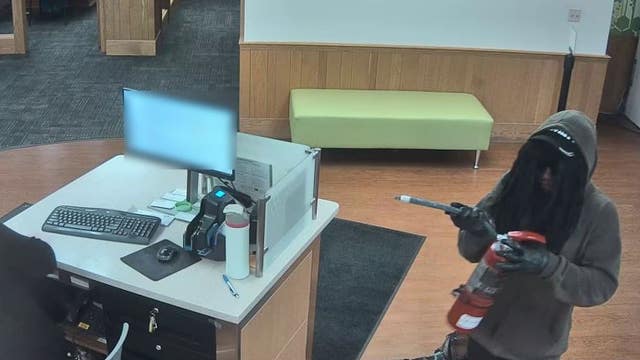 Chicago area man stole $4,900 from bank, used pepper spray on tellers, feds say