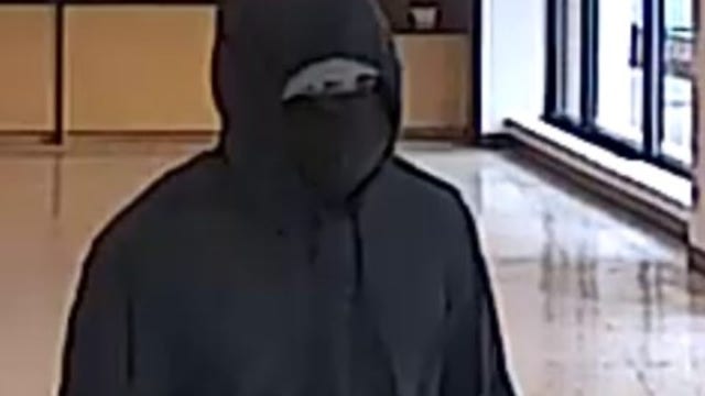 Man on the run after robbing 2 Chicago banks hours apart: FBI