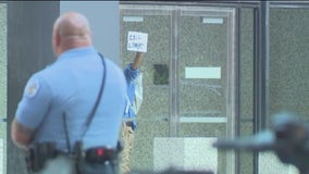 Man barricaded in Dirksen Federal Building taken by ambulance after 9-hour standoff