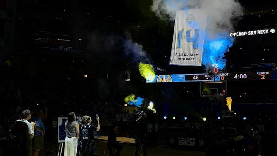 Column: Chicago Sky do right by Allie Quigley after she did right by them for a decade