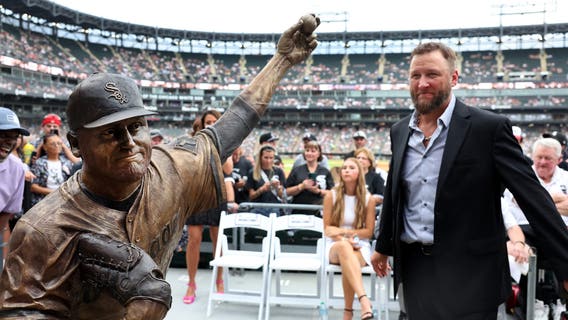 White Sox unveil statue of Mark Buehrle at Rate Field