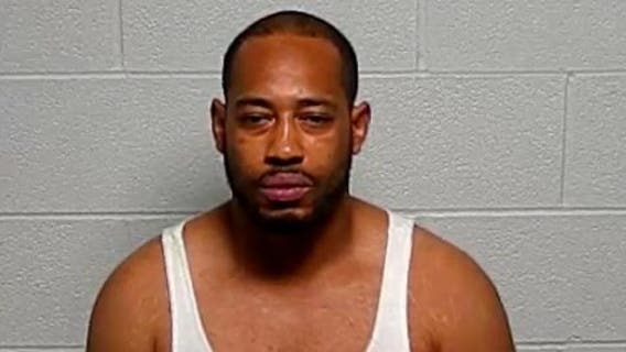 Illinois man arrested for allegedly selling cocaine to undercover detectives