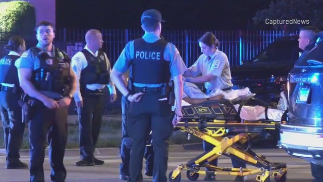 Four injured after SUV collides with CPD car in Washington Park