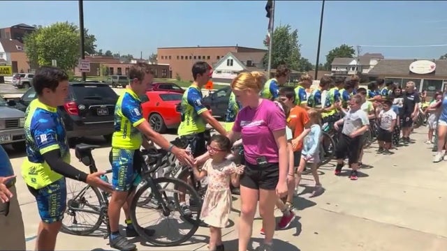 College cyclists bring disability awareness to Chicago on cross-country ride