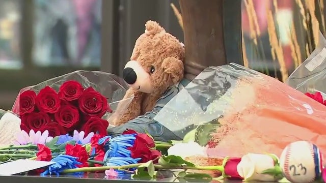 Tributes pile up for Chicago Cubs legend Ryne Sandberg