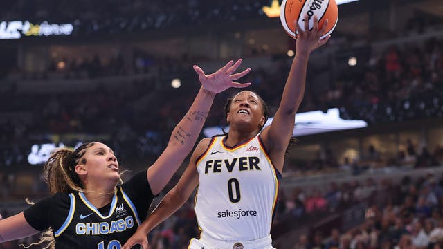 Mitchell’s 35 points lift Fever over Sky 93-78; Clark and Reese sit out