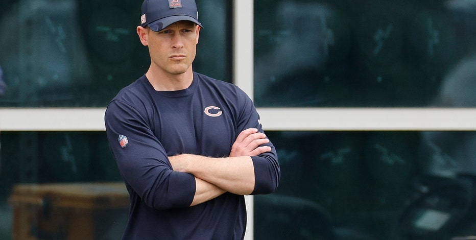 Wieners Circle to give out free hot dogs after Chicago Bears win, Ben Johnson goes shirtless