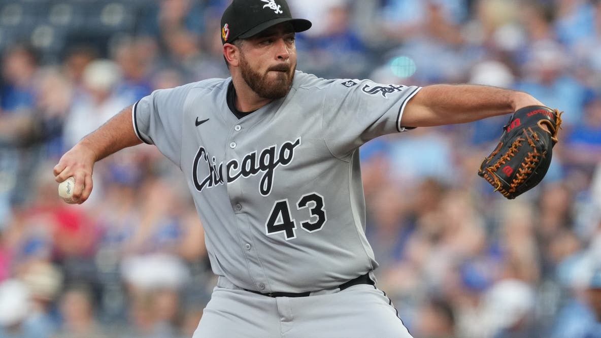 Perez leads Royals to 12-1 rout of White Sox and moves into 3rd place on franchise RBI list