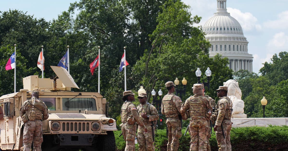 Chicago residents split on National Guard presence as officials resist Trump's plan