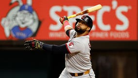Chicago Cubs agree to a 1-year contract with first baseman Carlos Santana, AP source says