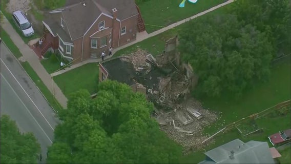 Building collapses on Chicago's South Side