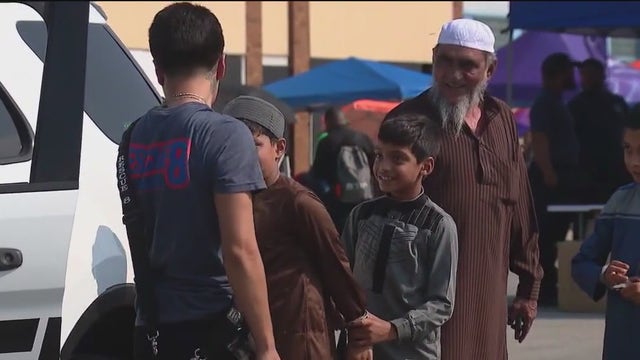 Chicago communities strengthen bonds with police, fire departments during National Night Out