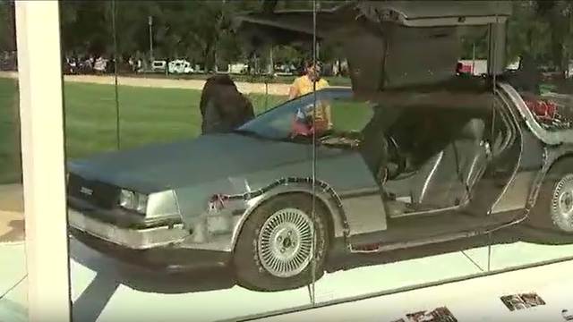 Chicago-area DeLorean fans push iconic 80’s car into the future