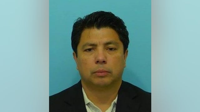 Illinois man accused of hiding cameras in suburban gym bathrooms