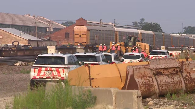 Freight train derailment impacts Metra BNSF trains
