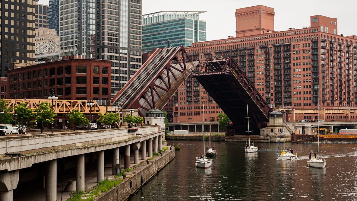 Downtown bridge lifts along Chicago River begin Wednesday, city says