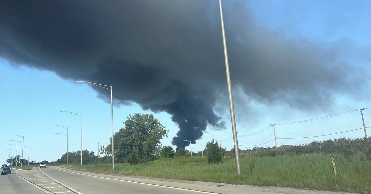 Chicago Heights junkyard fire causes heavy smoke | FOX 32 Chicago
