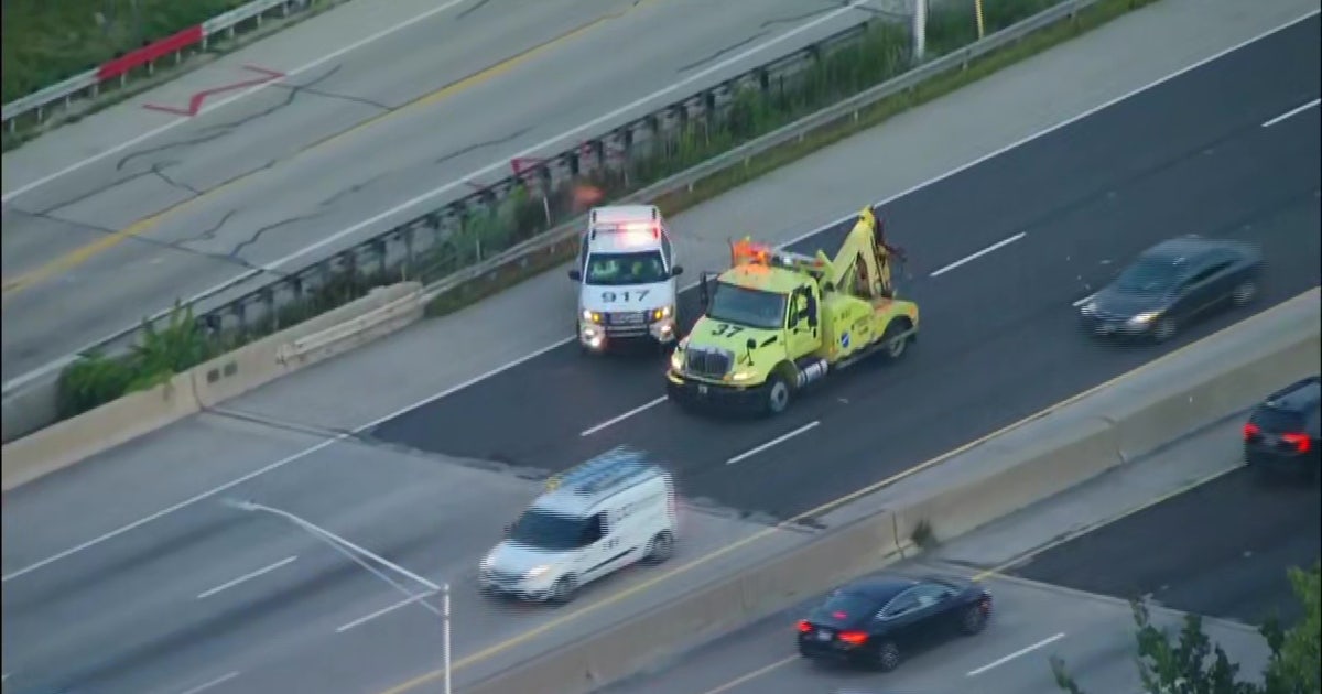 Pothole on Edens Expressway leaves drivers with flat tires, massive ...