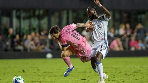 Fire withstand Suárez-led comeback and beat Inter Miami 5-3 to clinch 1st playoff berth since 2017