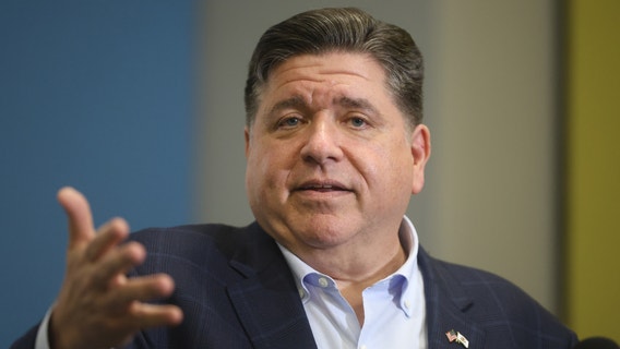 Pritzker responds to report about photo he took with 'peacekeeper' accused in deadly Chicago burglary, crash