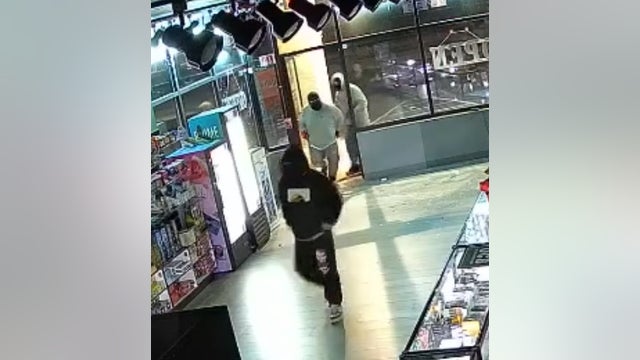 Cook County smash-and-grab burglary: Police looking to identify 4 suspects