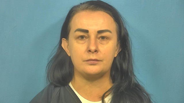 Illinois cleaning woman accused of stealing $11K of jewelry from client's home
