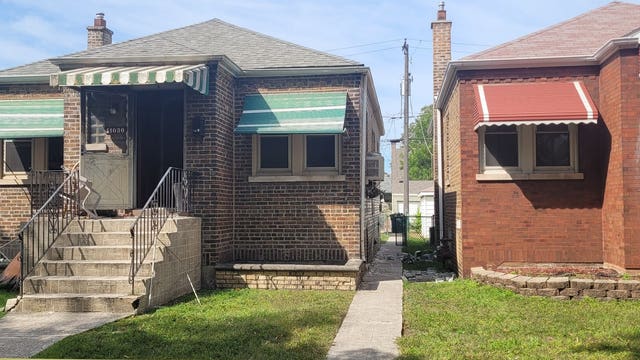 Woman, 73, dies in Chicago house fire