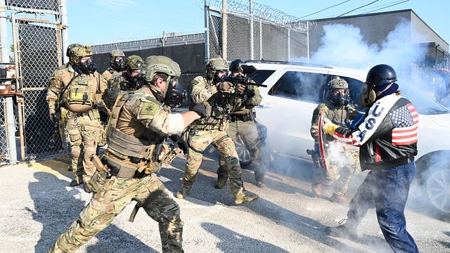 Broadview ICE center to remain open as DHS disputes closure rumors amid ongoing protests