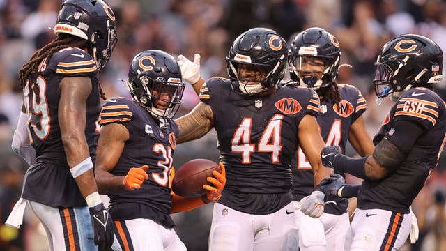 Caleb Williams ties career high with 4 TD passes, Ben Johnson gets 1st win as Bears beat Cowboys