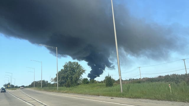 Chicago Heights junkyard fire causes heavy smoke