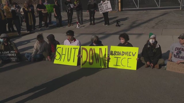 Protesters rally outside ICE processing center in Chicago suburb