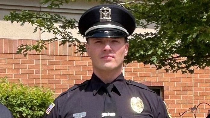 Suburban police officer returns to duty after ICE detention