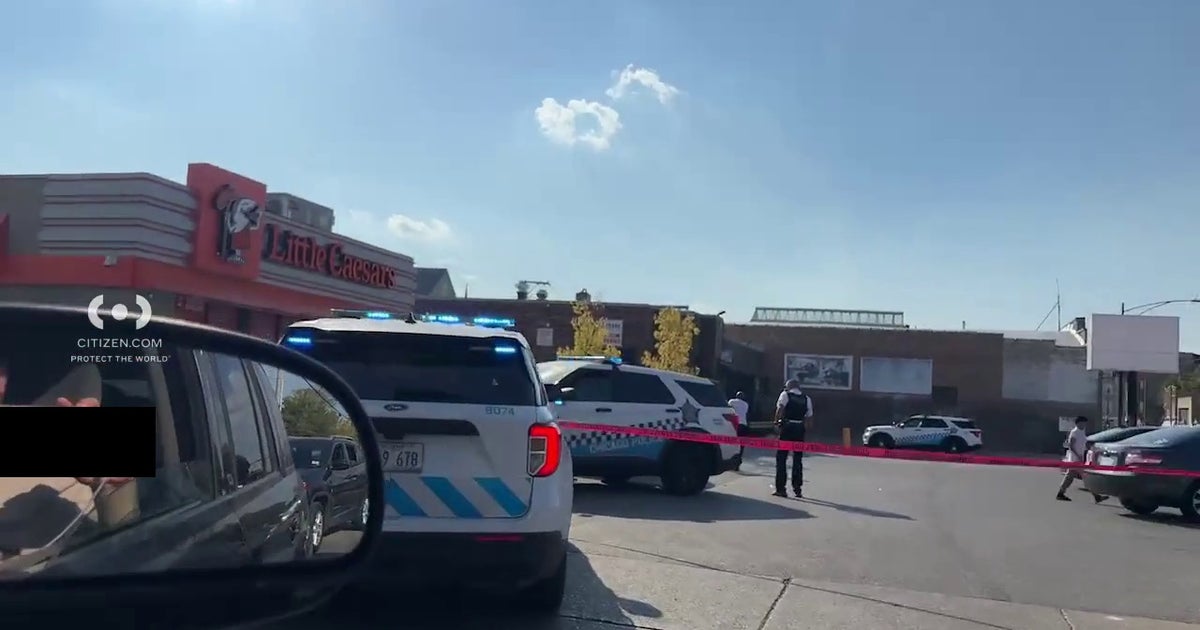 Man fatally shot near Little Caesars on Chicago's West Side, police say ...