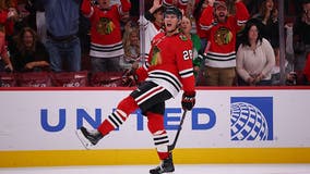 Jeff Blashill gets his first win as coach of the Chicago Blackhawks