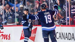 Jets beat Blackhawks 6-3 in Jonathan Toews' first game vs. his former team