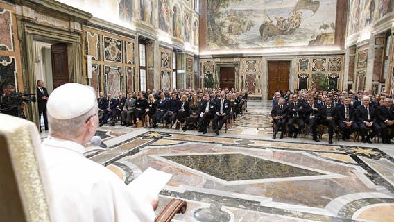 Pope meets with Chicago union leaders, urges migrant welcome as crackdown underway in hometown